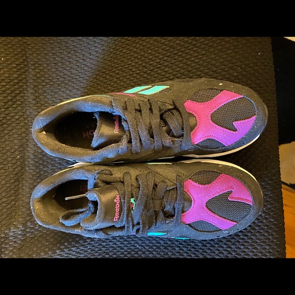 Reebox - Picture 3 of 5